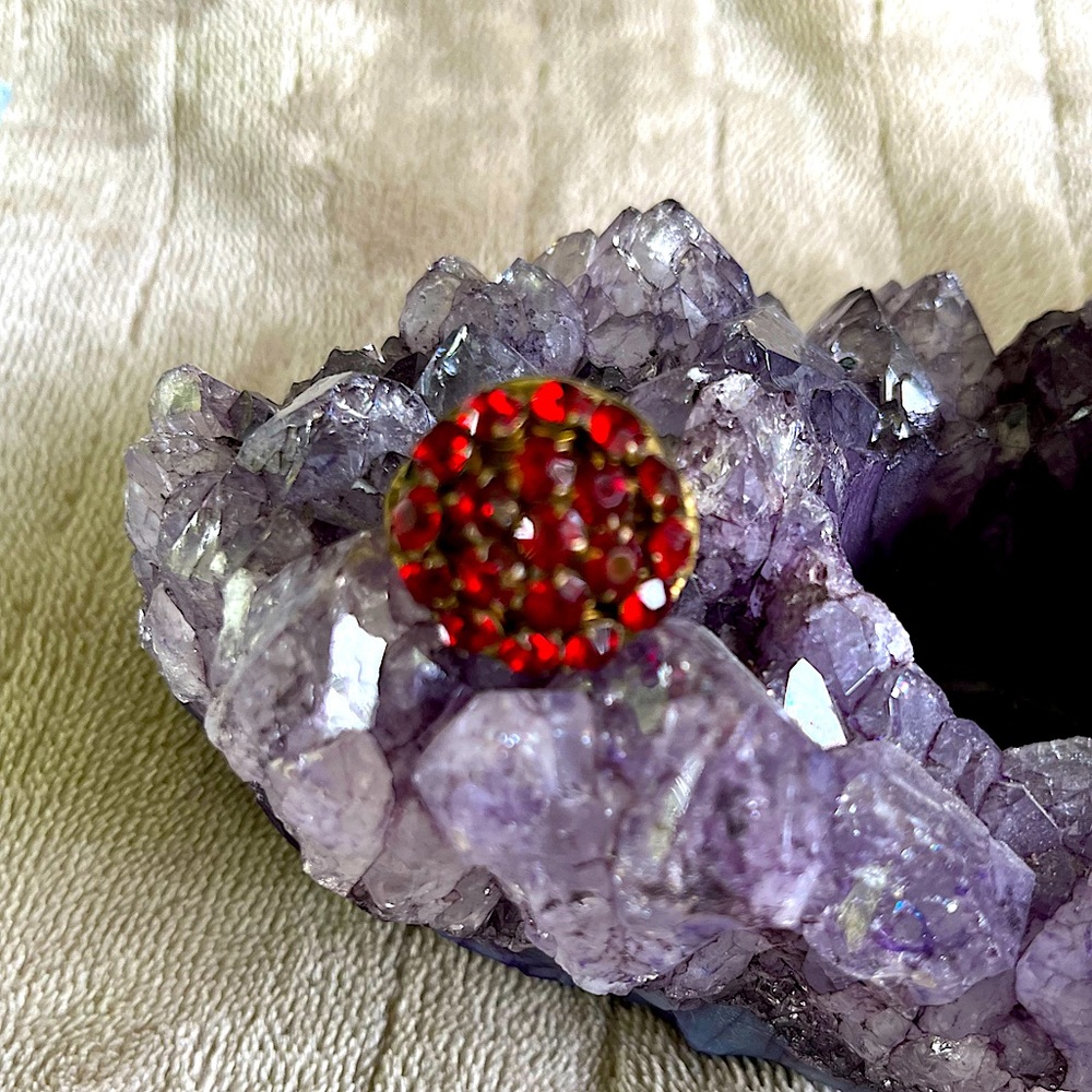 VINTAGE RED CRYSTAL PRONG SET RHINESTONE ADJUSTABLE COCKTAIL RING  BRASS